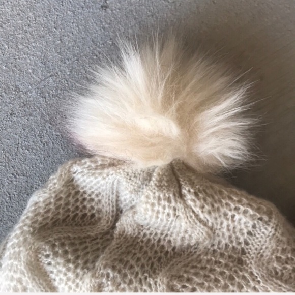 Sold Beanie Faux Fur Pom Cream Trendy - Picture 2 of 3